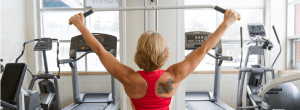woman doing weights in gym